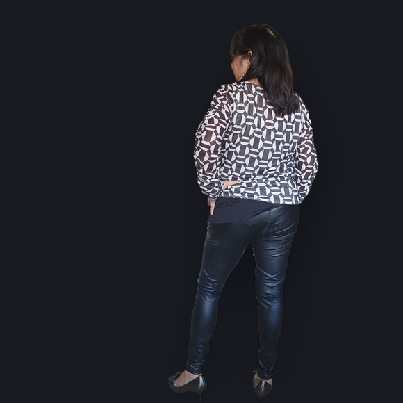 Black and White Graphic Long Sleeve Blouse - Picture 5 of 10